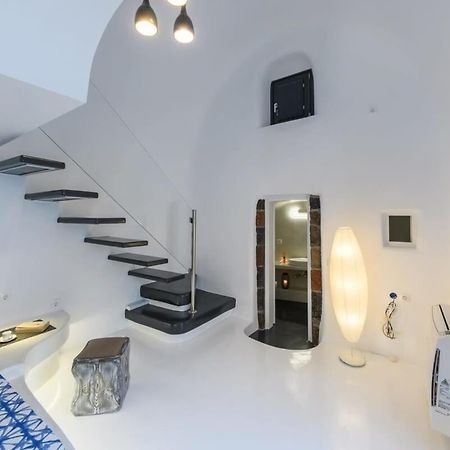 Santorini Traditional Apt With Private Hot Tub Appartement Firá Buitenkant foto