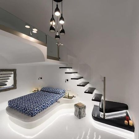 Santorini Traditional Apt With Private Hot Tub Appartement Firá Buitenkant foto