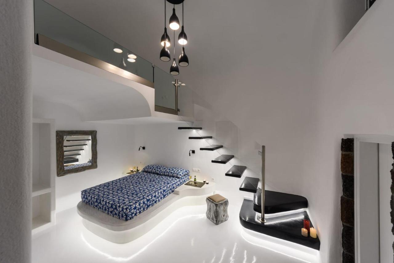 Santorini Traditional Apt With Private Hot Tub Appartement Firá Buitenkant foto