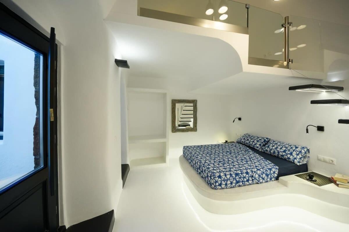 Santorini Traditional Apt With Private Hot Tub Appartement Firá Buitenkant foto