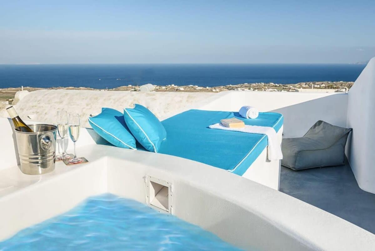 Santorini Traditional Apt With Private Hot Tub Appartement Firá Buitenkant foto