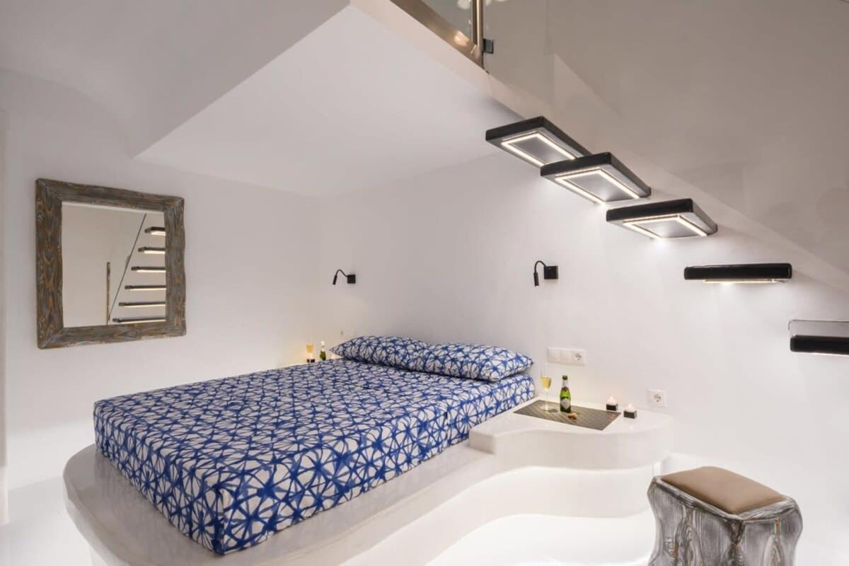 Santorini Traditional Apt With Private Hot Tub Appartement Firá Buitenkant foto