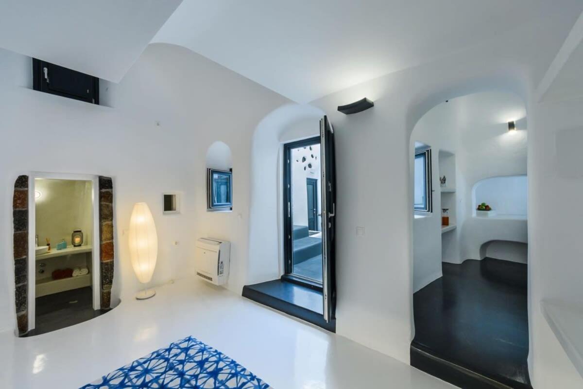 Santorini Traditional Apt With Private Hot Tub Appartement Firá Buitenkant foto