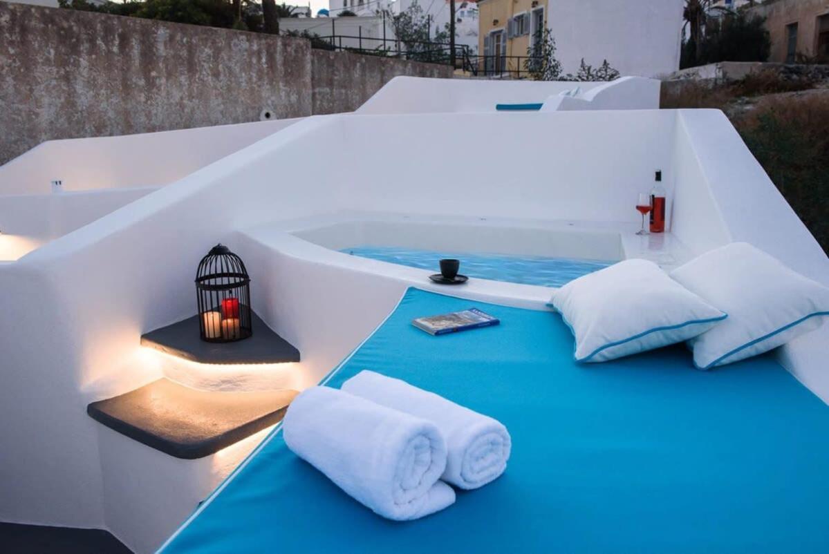 Santorini Traditional Apt With Private Hot Tub Appartement Firá Buitenkant foto