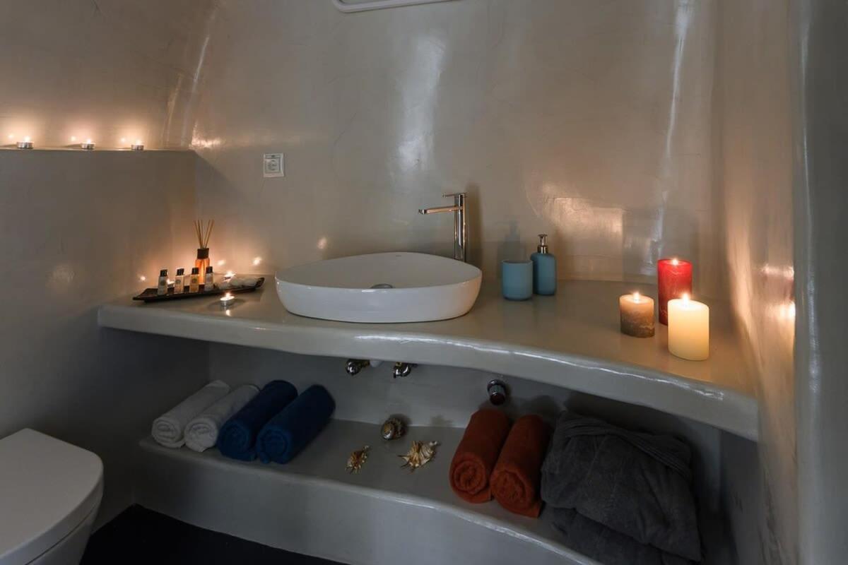 Santorini Traditional Apt With Private Hot Tub Appartement Firá Buitenkant foto