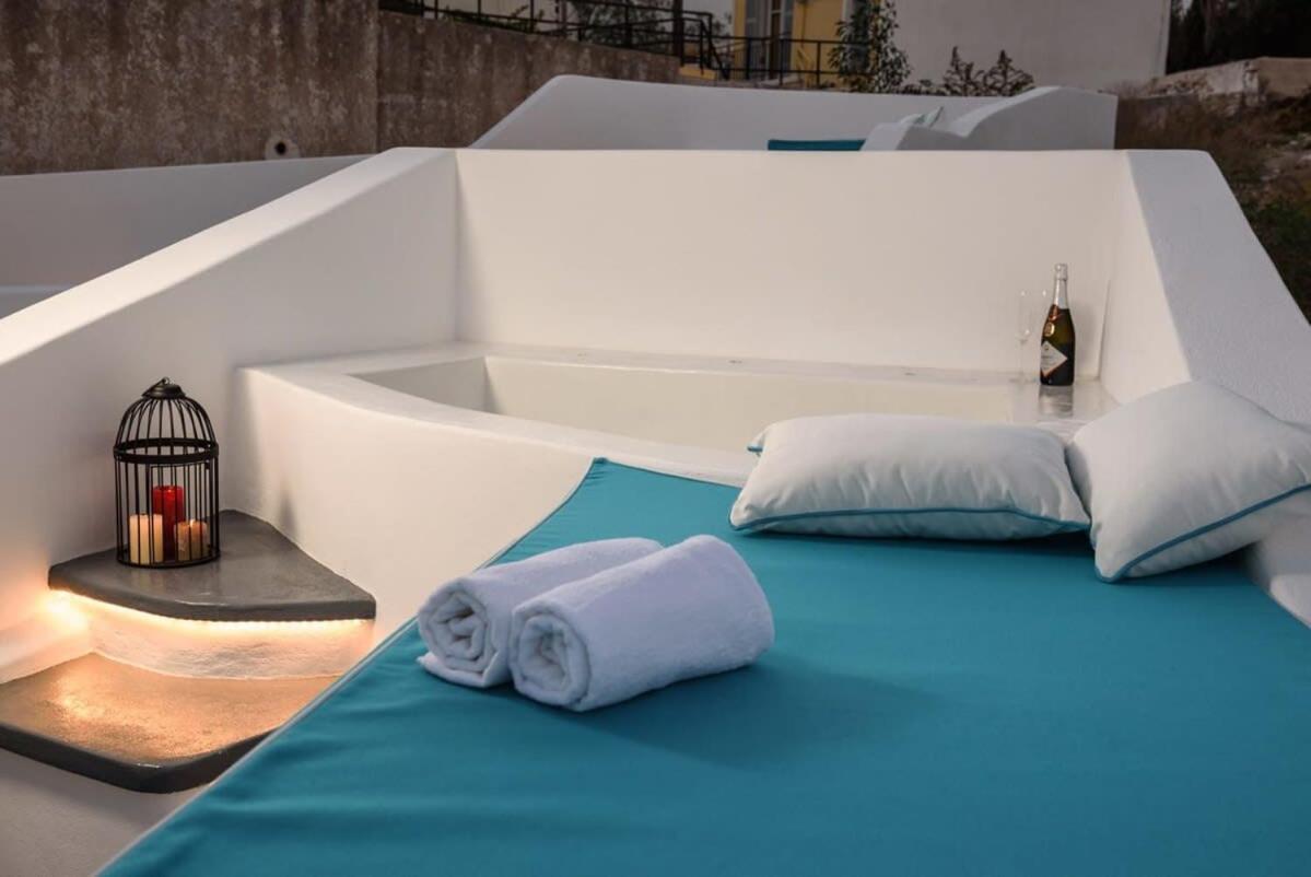 Santorini Traditional Apt With Private Hot Tub Appartement Firá Buitenkant foto