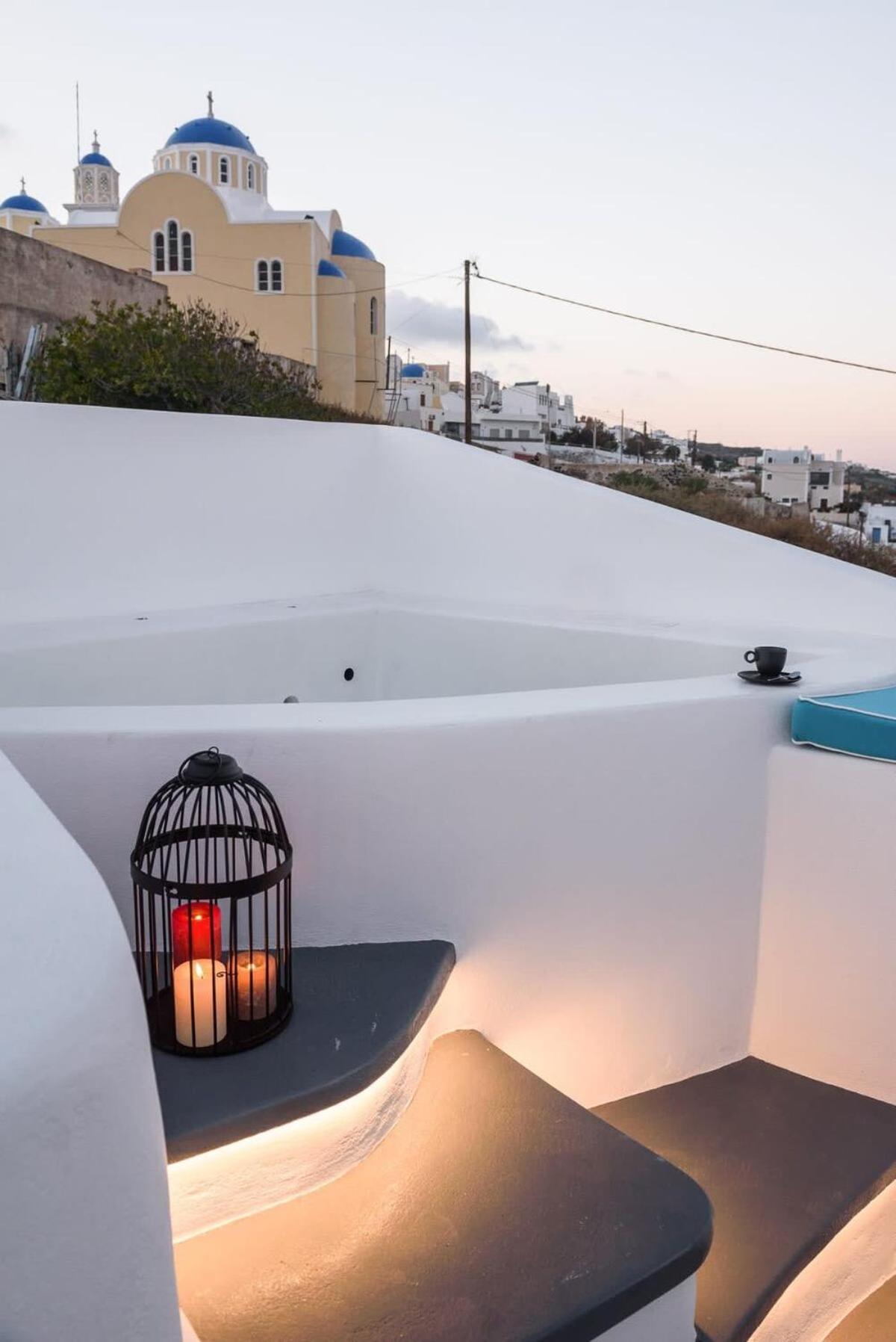 Santorini Traditional Apt With Private Hot Tub Appartement Firá Buitenkant foto