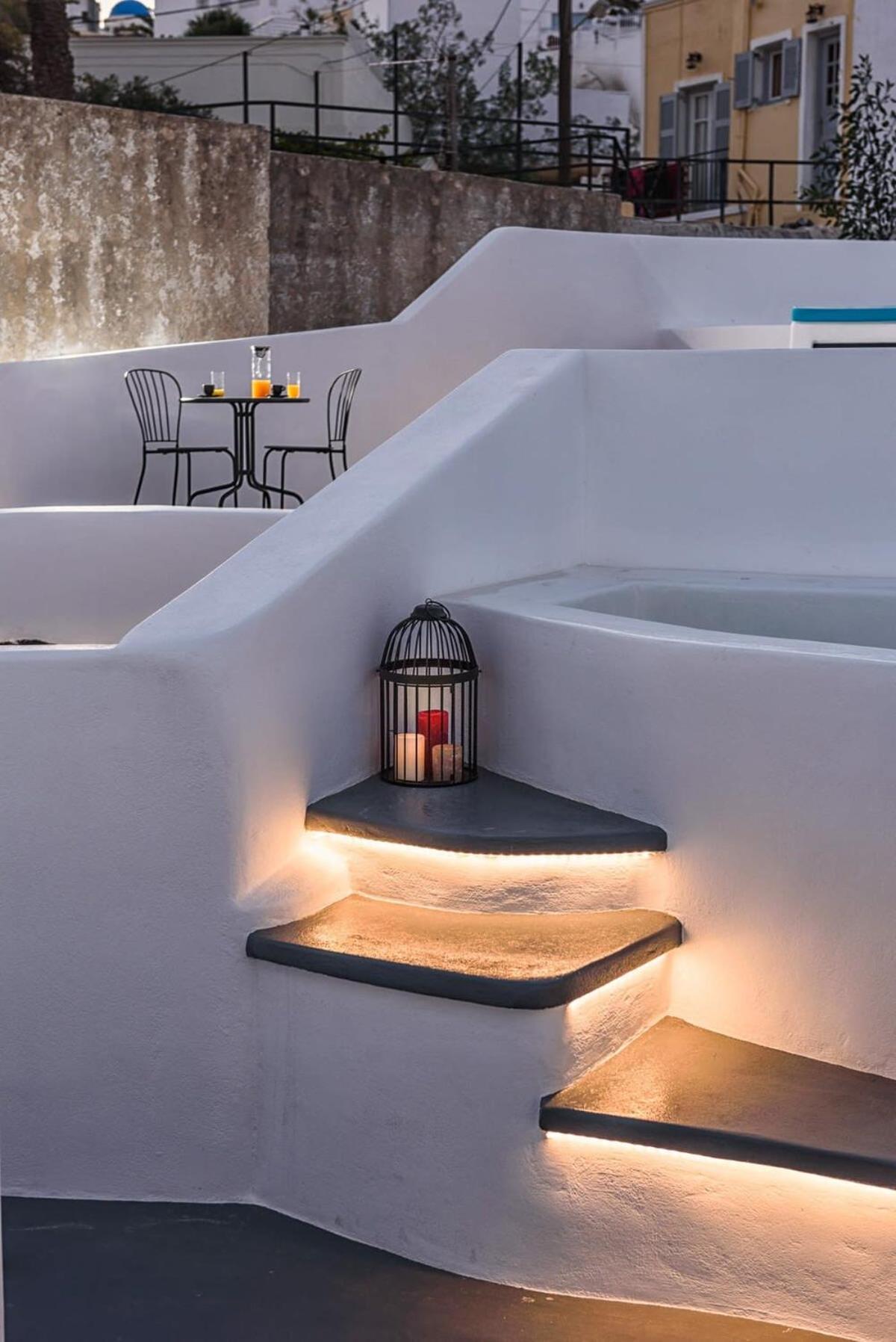 Santorini Traditional Apt With Private Hot Tub Appartement Firá Buitenkant foto